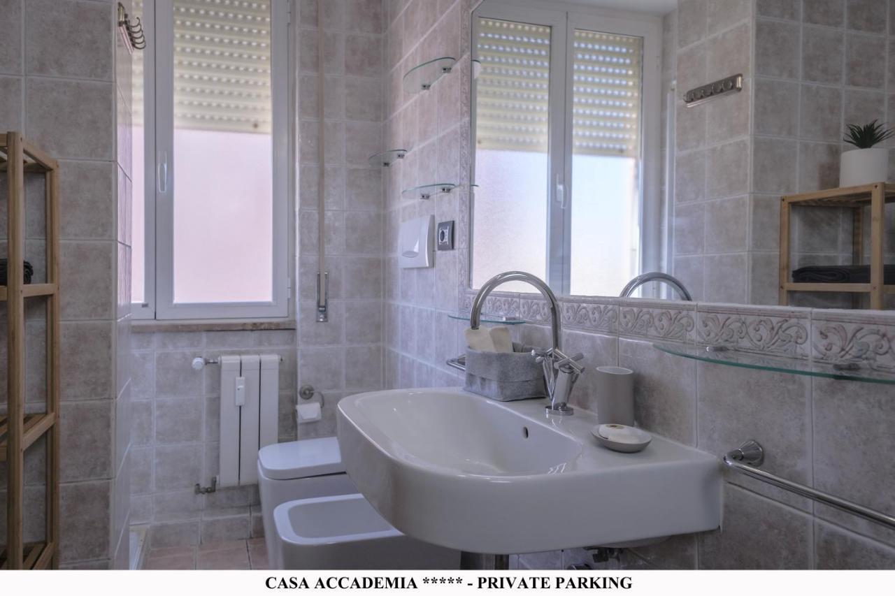 Elegante Casa Accademia ***** - Private Parking Daire Livorno Dış mekan fotoğraf